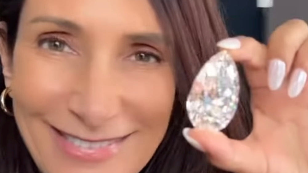 Celebrating Elegance! A Visit from Our Ambassador, The Diamond Girl!