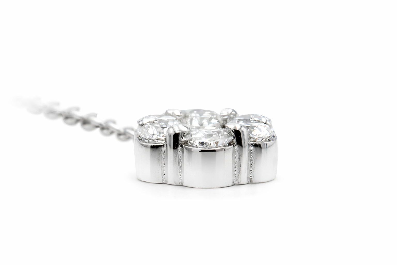 diamond Magic pendant in white gold 3